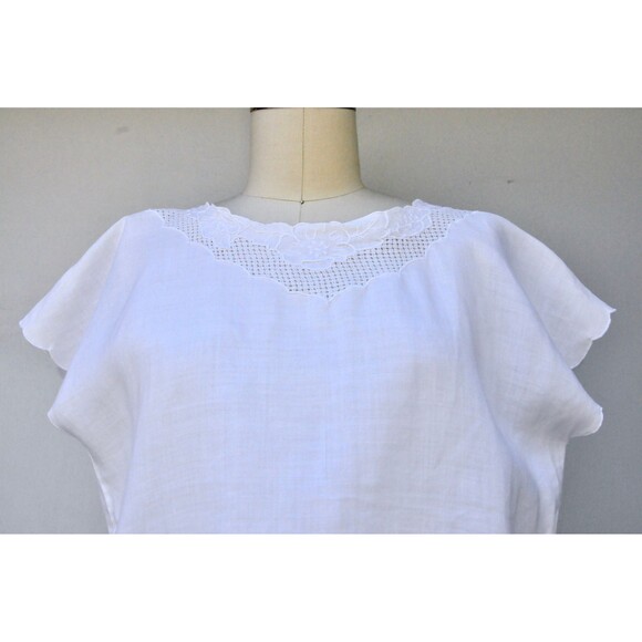 White LINEN Blouse Hand Embroidered Button Down Back Scalloped Hem Italian S M - Picture 6 of 9